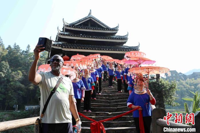 广西侗乡，茶旅融合吸引游客纷至沓来