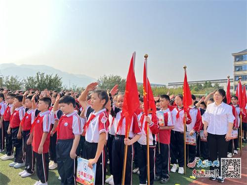 望江县第一小学秋季运动会精彩瞬间，开幕盛况与圆满落幕的喜悦