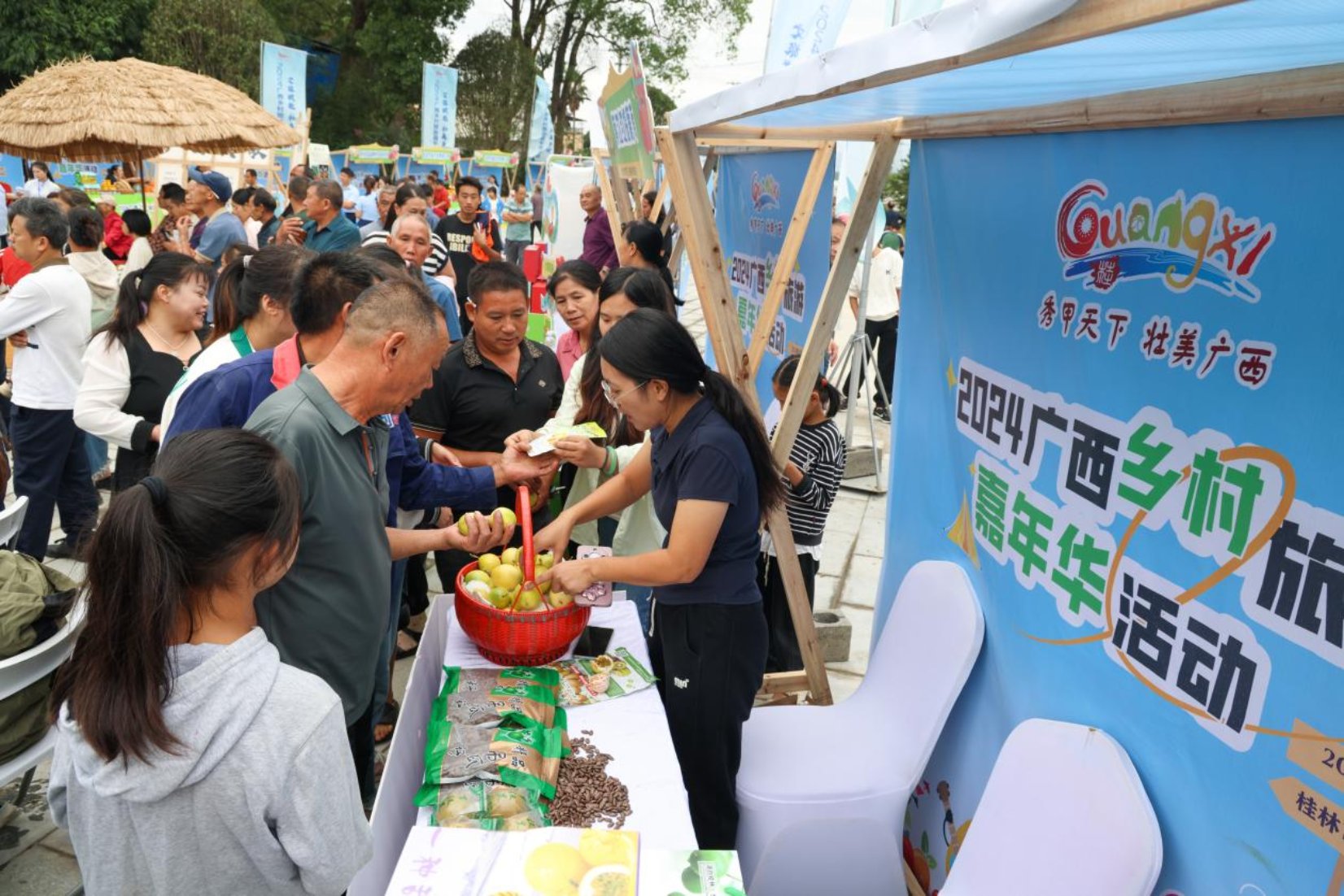 广西柳城华侨农场美食节，美食盛宴引游客争相打卡体验