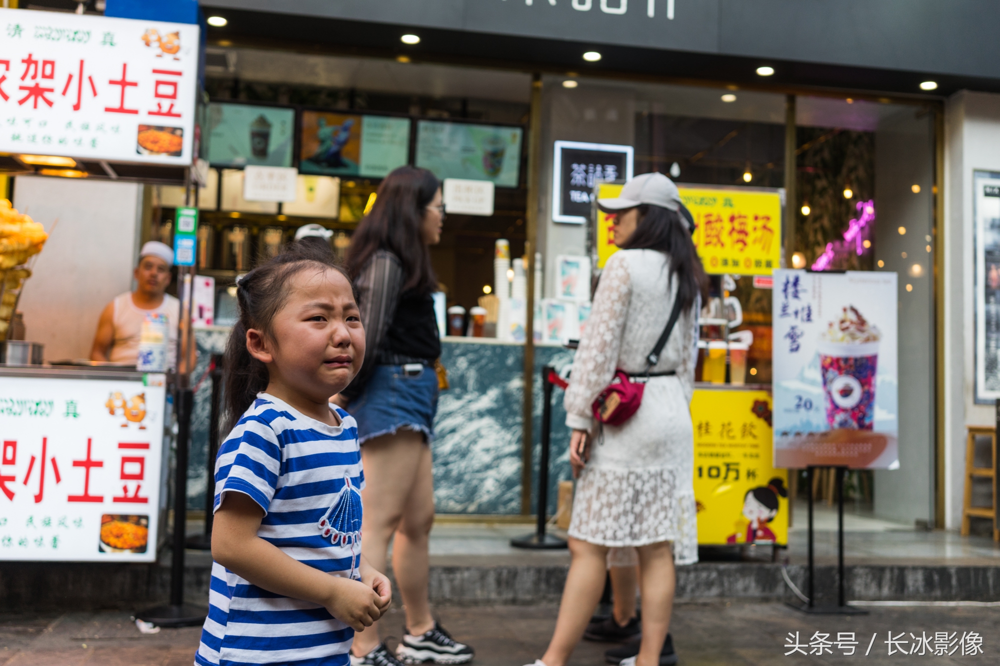 四岁女孩成都街头走失，清晨的暖心救援之旅