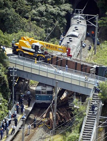 日本货运列车脱轨事件深度剖析