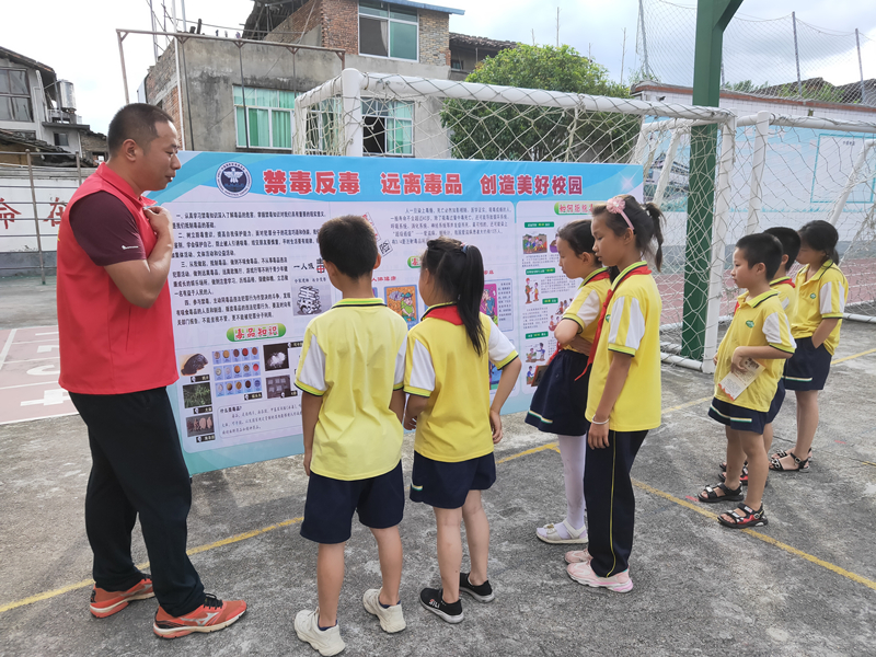 邓坊小学开展禁毒宣传进校园活动，筑牢青少年禁毒防线防线