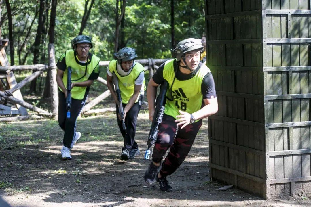 沈阳学校引领创新，真人CS对战融入小学四年级项目式学习