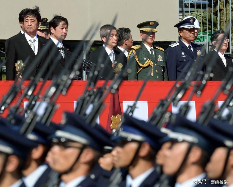 日本政府成立以来的政治演变与面临的挑战